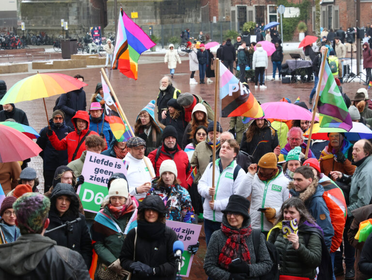 Actiegroepen in opstand tegen genezingssessies van Frontrunners-baas Tom de Wal
